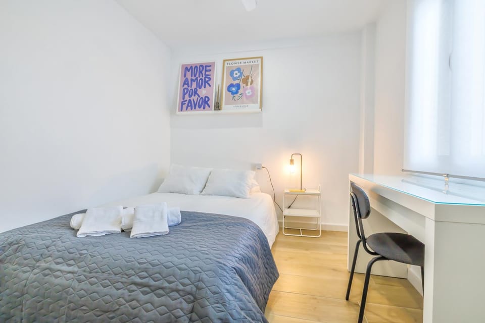 Bed, Bedroom, heating, towels, air conditioner
