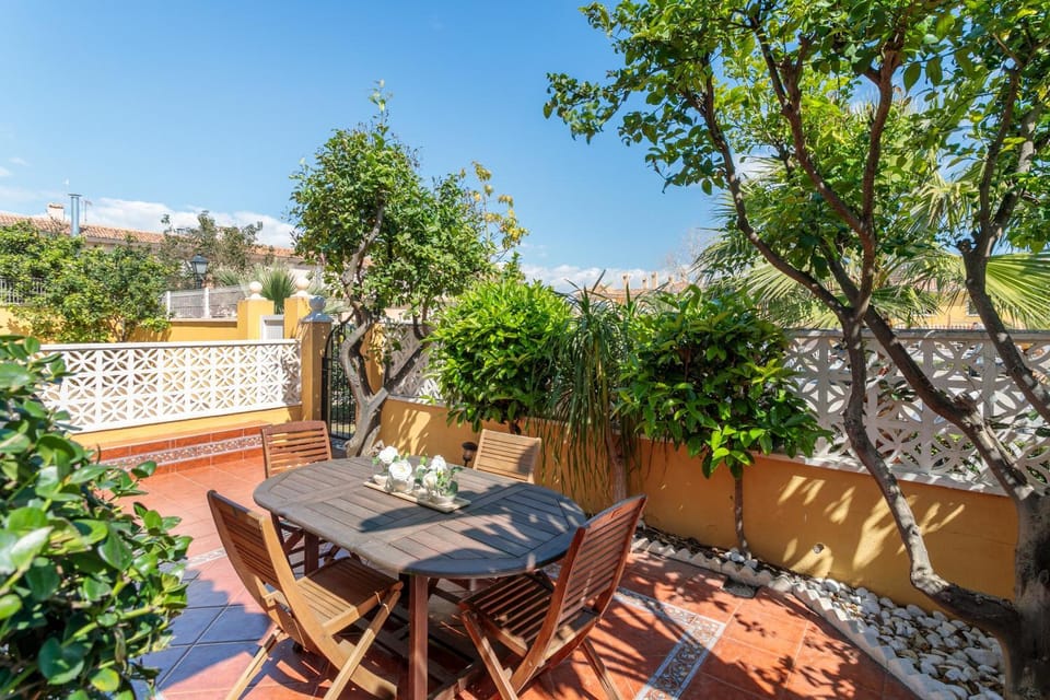 Property building, Balcony/Terrace, Living room
