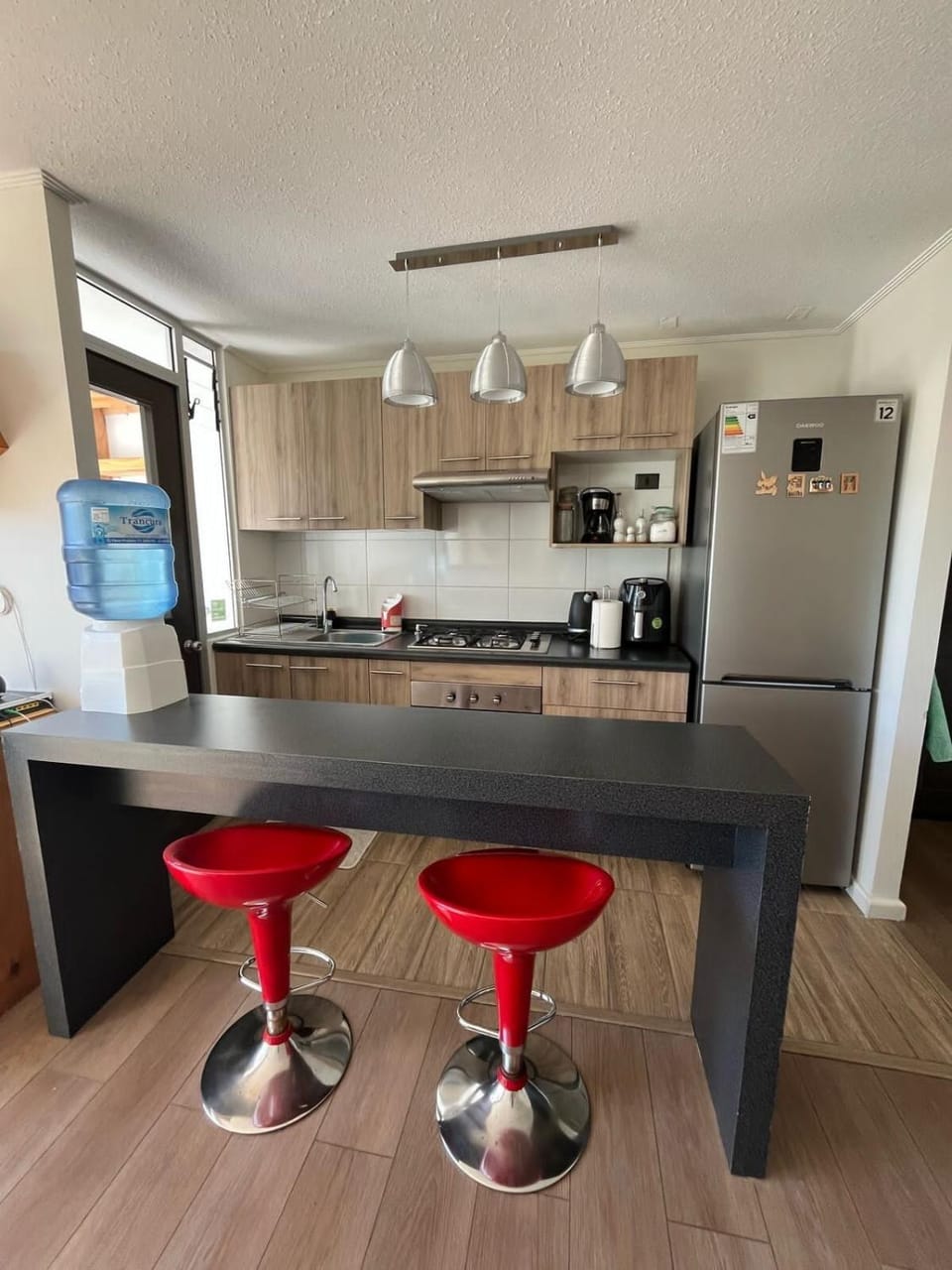 Kitchen or kitchenette, minibar
