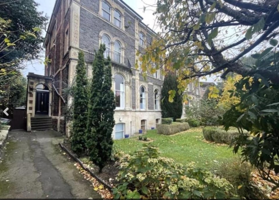 Property building, Garden view, Street view