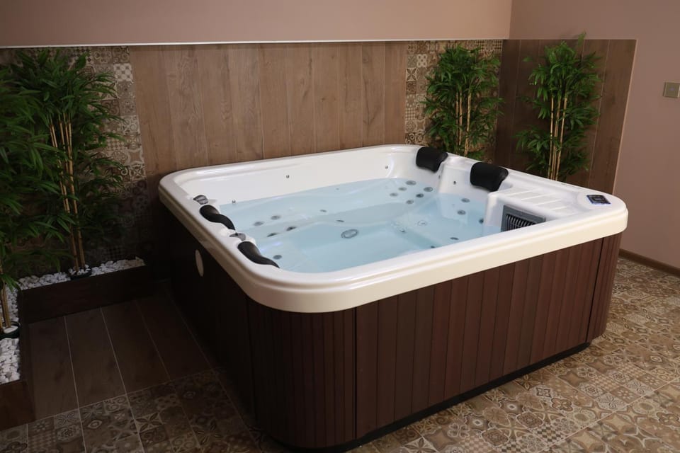 Hot Tub, Bath