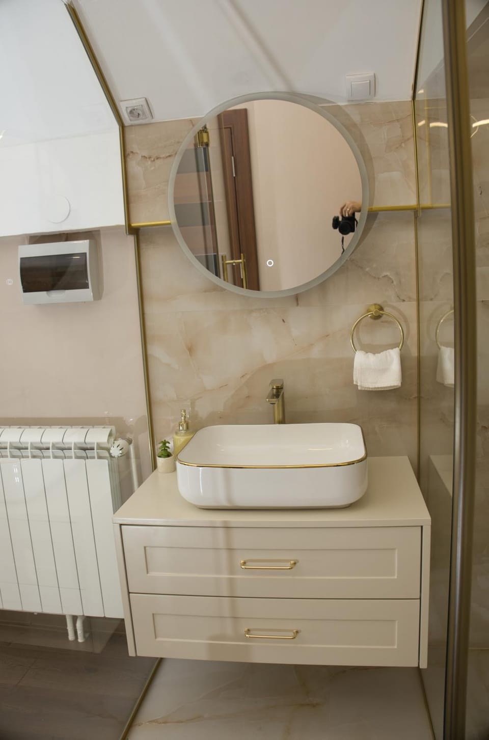 Toilet, Bathroom, towels