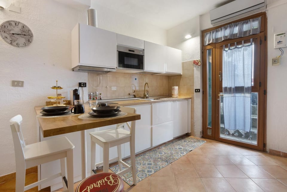 Property building, Kitchen or kitchenette, Living room