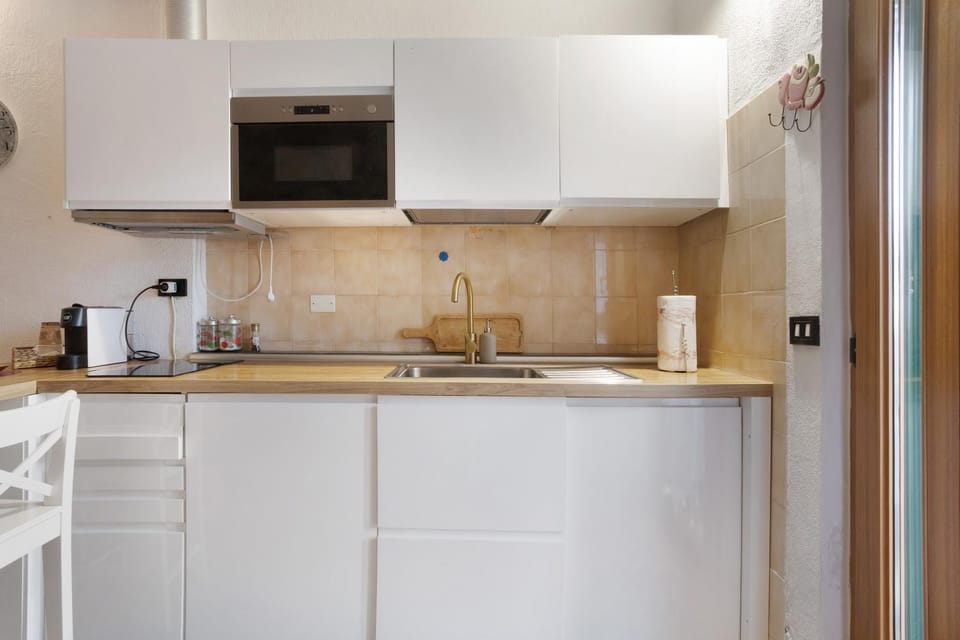 Kitchen or kitchenette, Living room