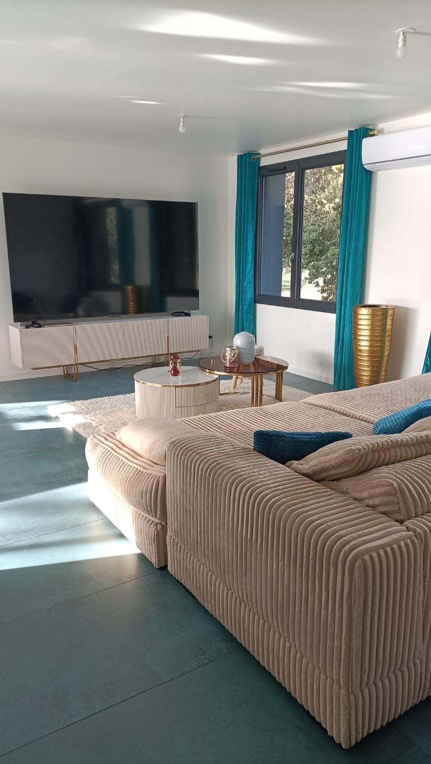 Living room, Pool view