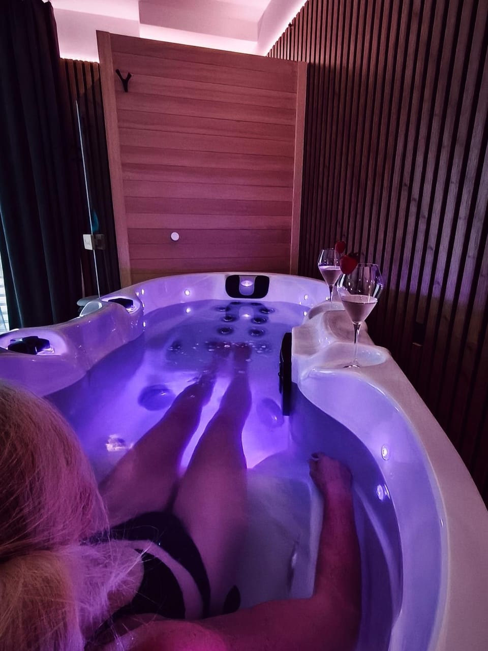 Hot Tub, Hot Tub