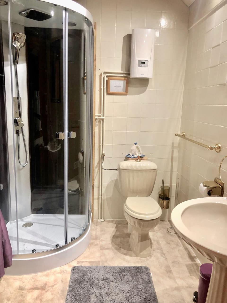 Shower, Toilet