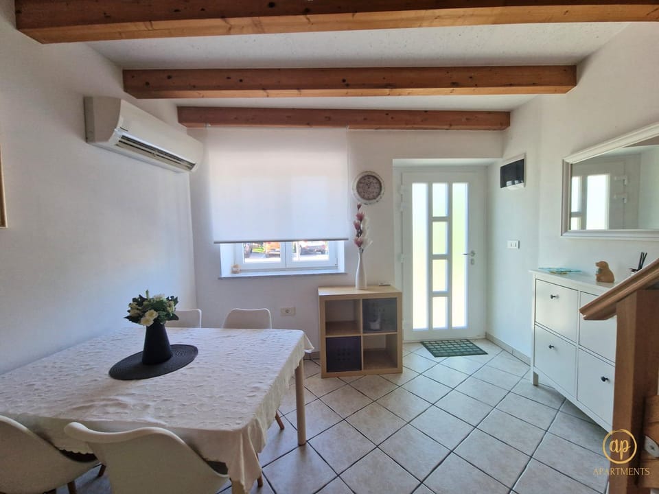 Kitchen or kitchenette, Dining area, internet, pet friendly, air conditioner