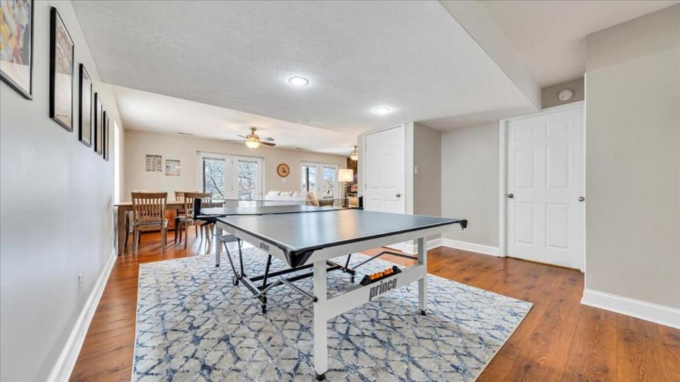 Game Room, Table tennis