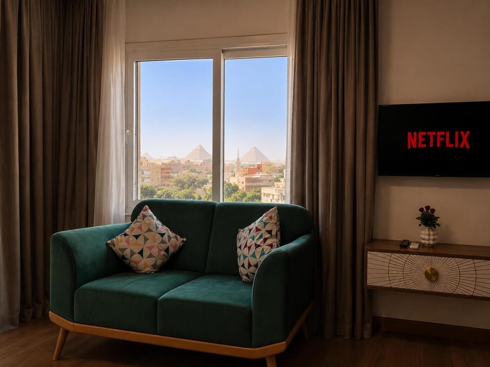 Communal lounge/ TV room, TV and multimedia, Living room, Seating area, Evening entertainment