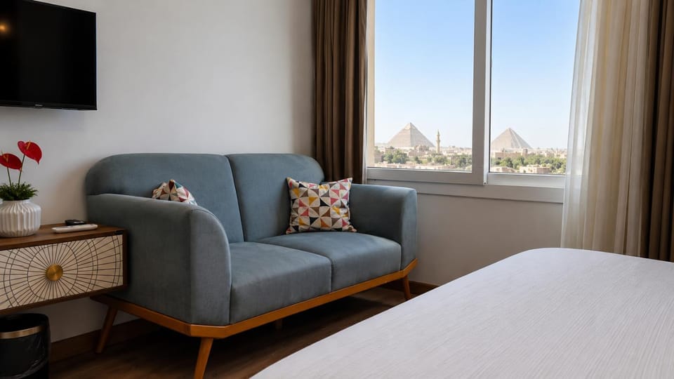 Bed, TV and multimedia, Living room, Photo of the whole room, Seating area, Bedroom