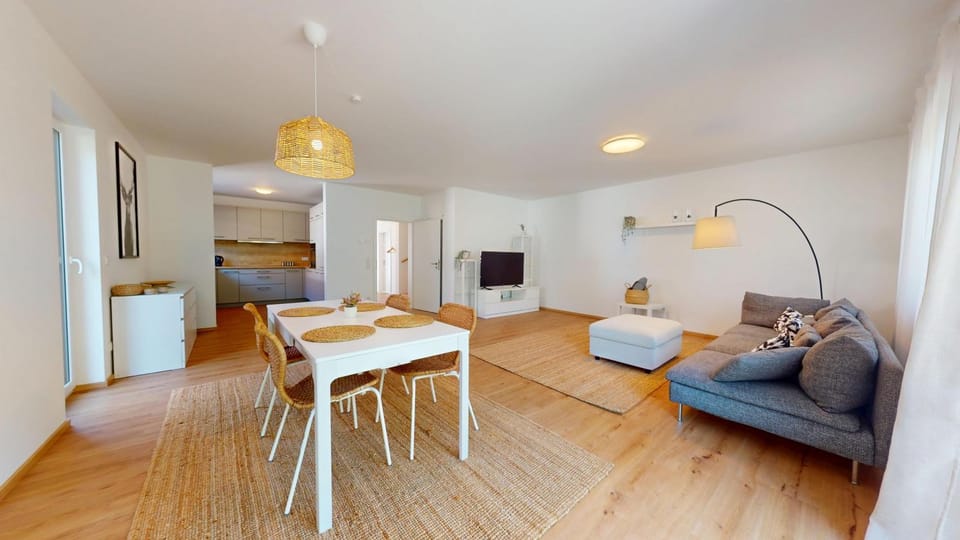 TV and multimedia, Kitchen or kitchenette, Living room, Photo of the whole room, Seating area, Dining area