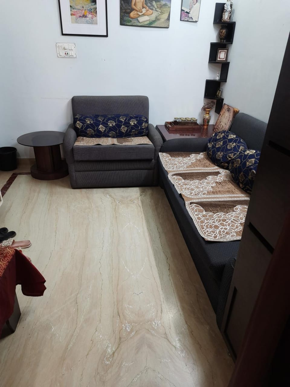 Living room, Seating area