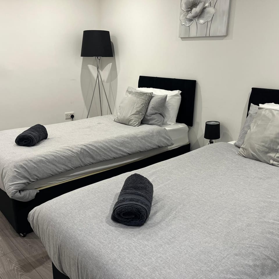 Photo of the whole room, Bedroom, towels