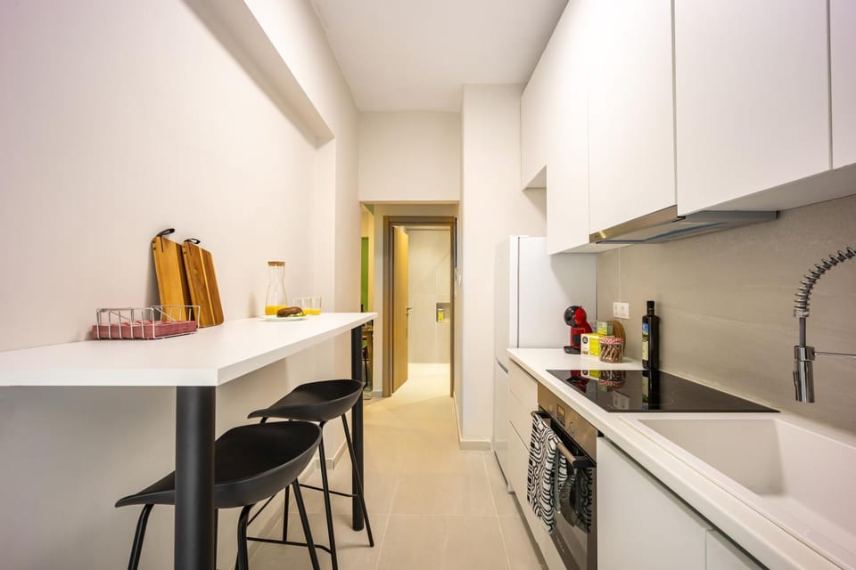 Kitchen or kitchenette, Dining area, oven, stove