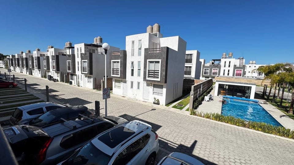 Neighbourhood, Pool view, Quiet street view