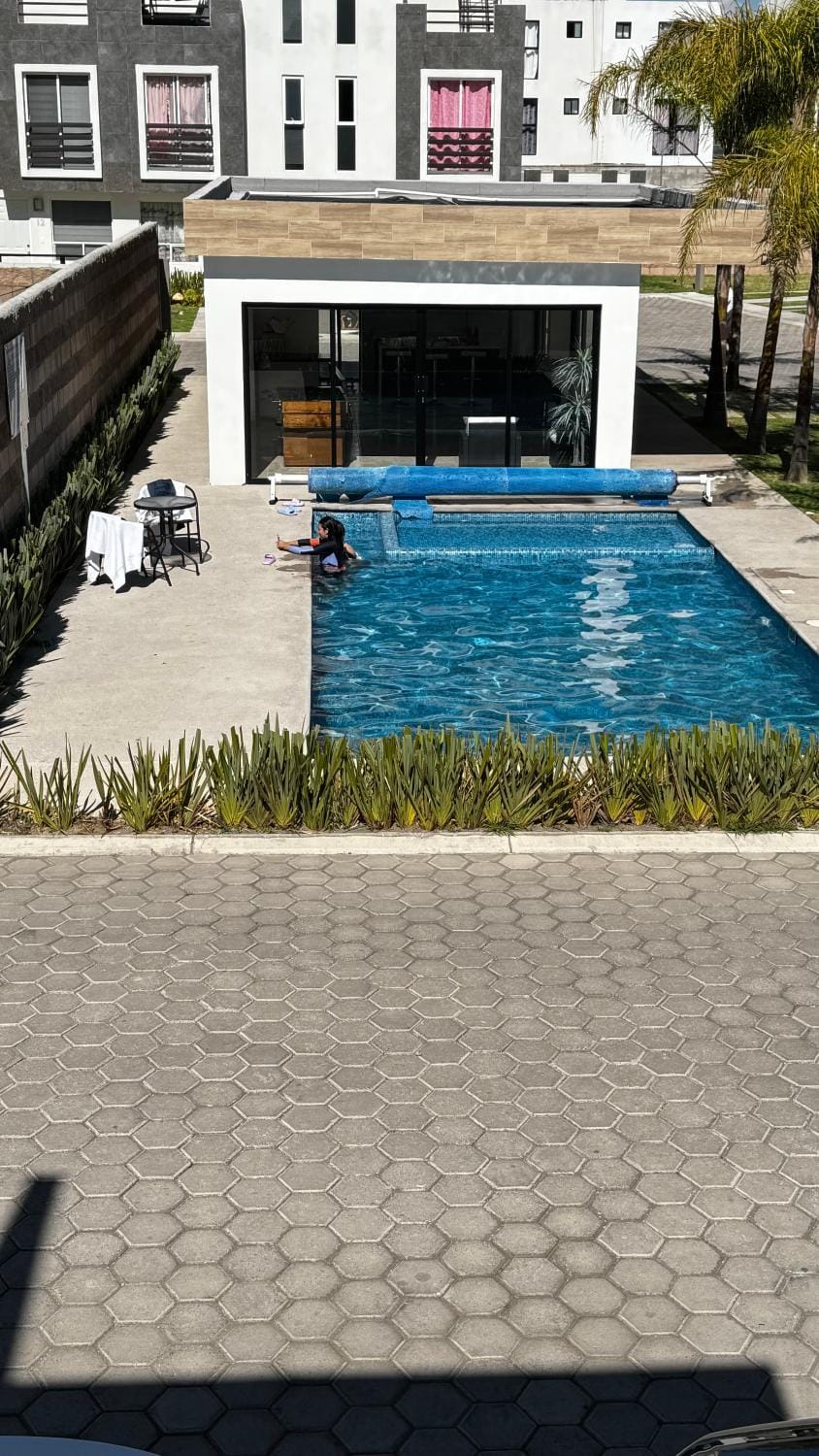Swimming pool, Swimming pool