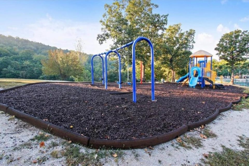 Lakeside Laziness 28-4 By SDC, Big Deck, Pool, Hot Tub, Pets Ok, Resort On Lake Apartment in Indian Point