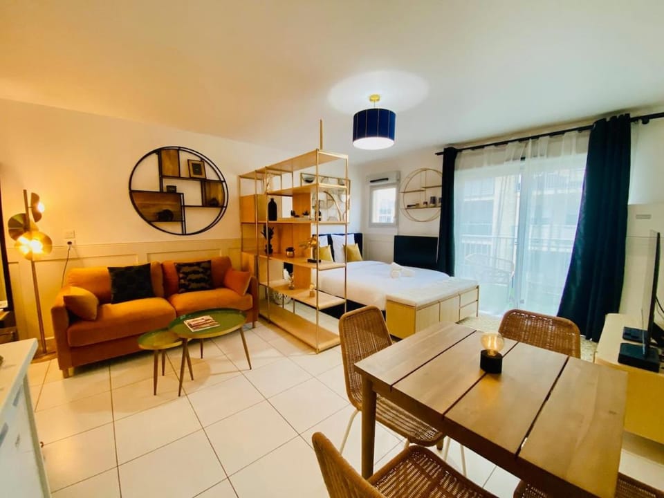 'L'Élégant' Studio Centre, Parking privé, Clim, Terrasse Apartment in Occitanie