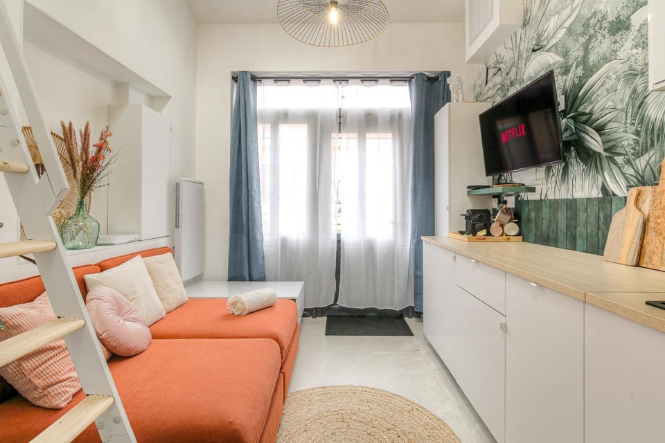 Communal lounge/ TV room, TV and multimedia, Kitchen or kitchenette, Living room, Seating area