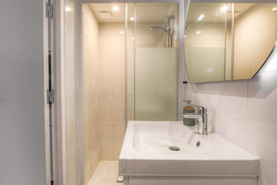 Shower, Bathroom