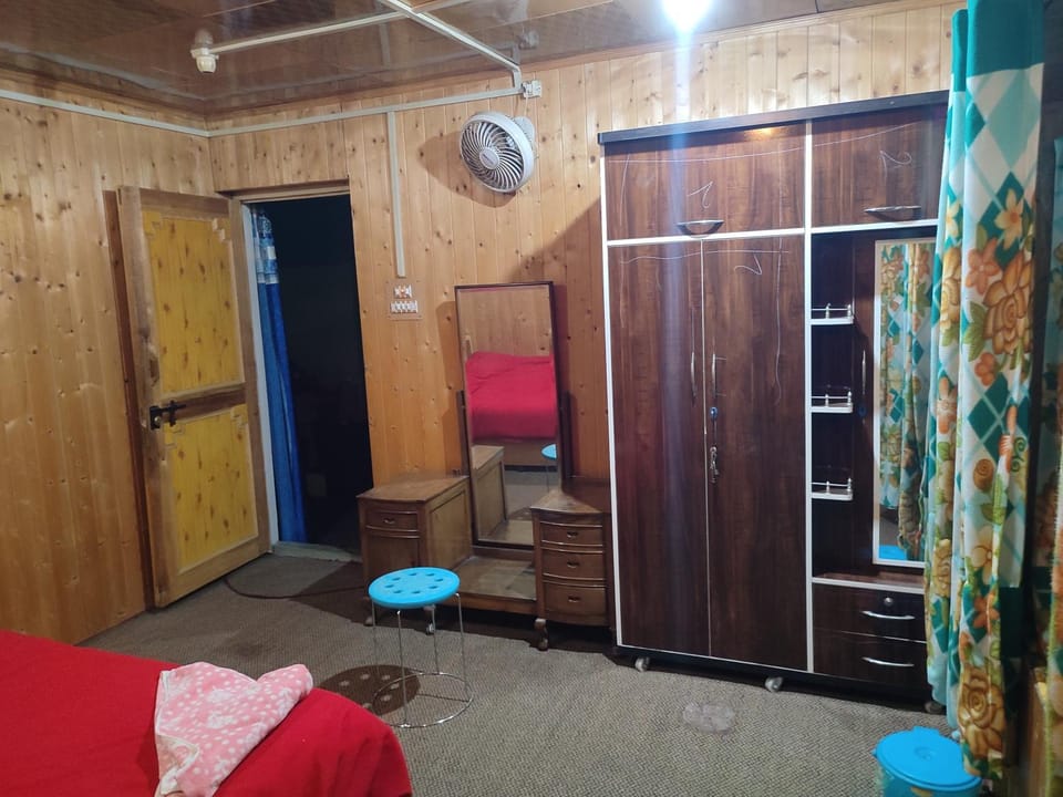 Bed, Photo of the whole room, Bedroom, wardrobe, air conditioner