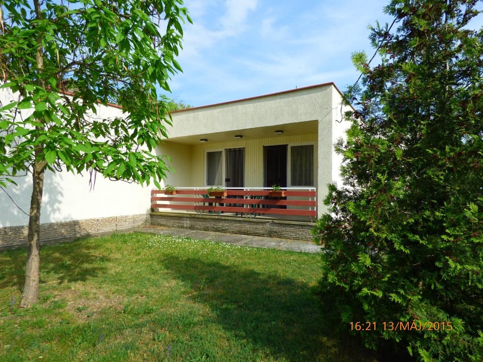 Facade/entrance, Balcony/Terrace