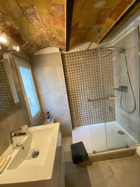 Shower, Bathroom, towels