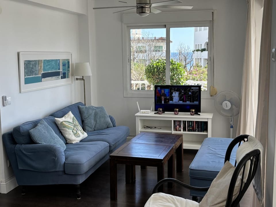 Communal lounge/ TV room, Living room