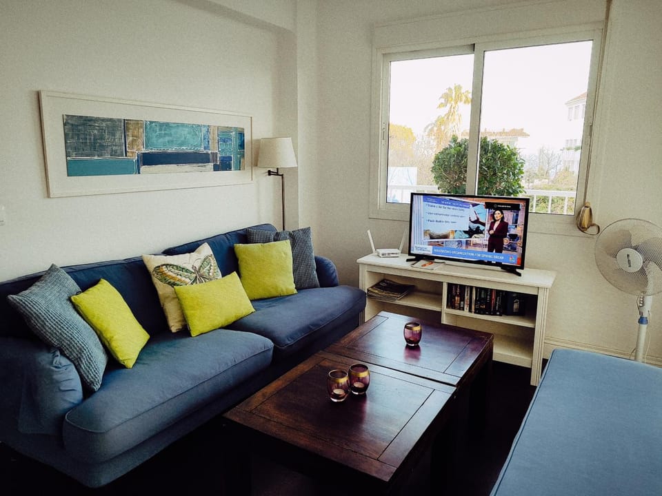Communal lounge/ TV room, Living room