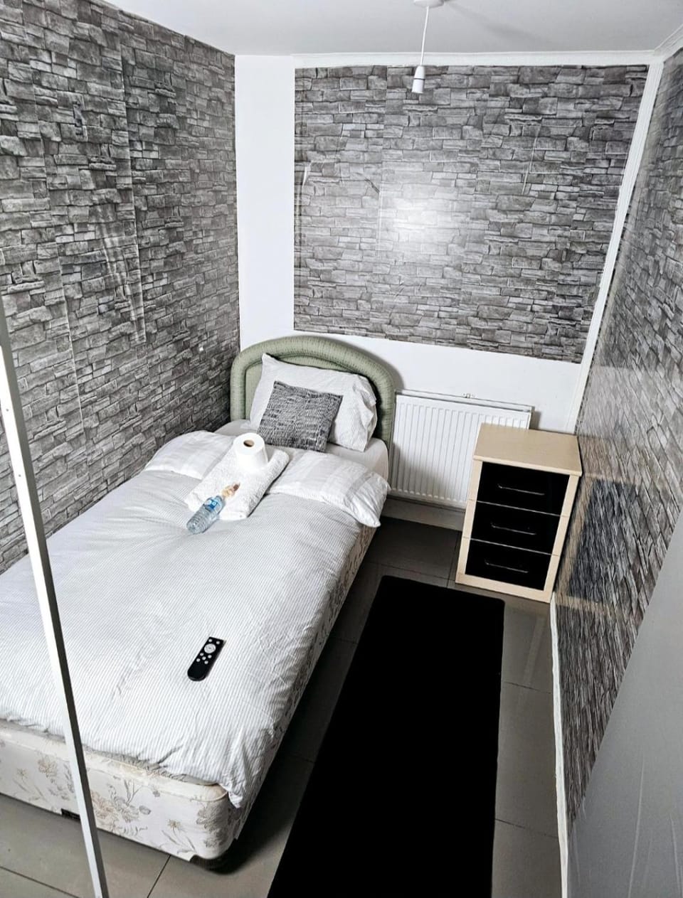 Lovely cosy bedroom -Central Dartford Bed and Breakfast in Dartford