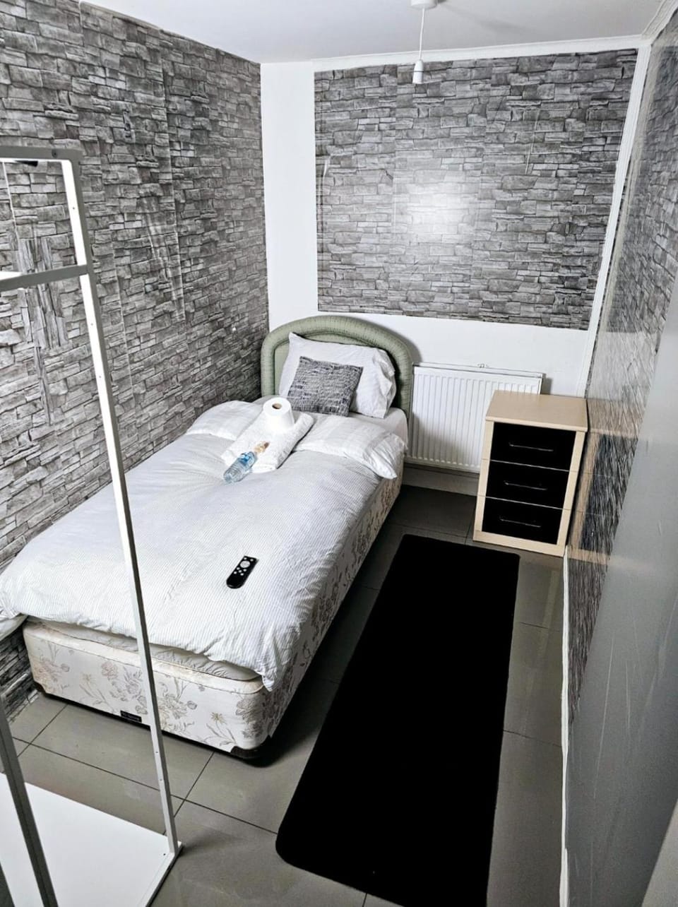Lovely cosy bedroom -Central Dartford Bed and Breakfast in Dartford
