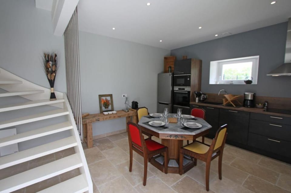 Dining area, kitchen