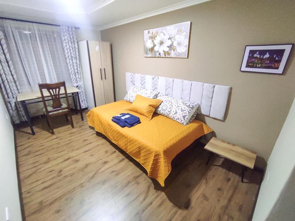Bed, Photo of the whole room, Seating area, Bedroom