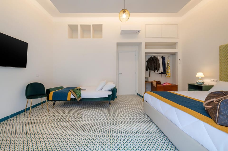 Photo of the whole room, Bedroom, air conditioner