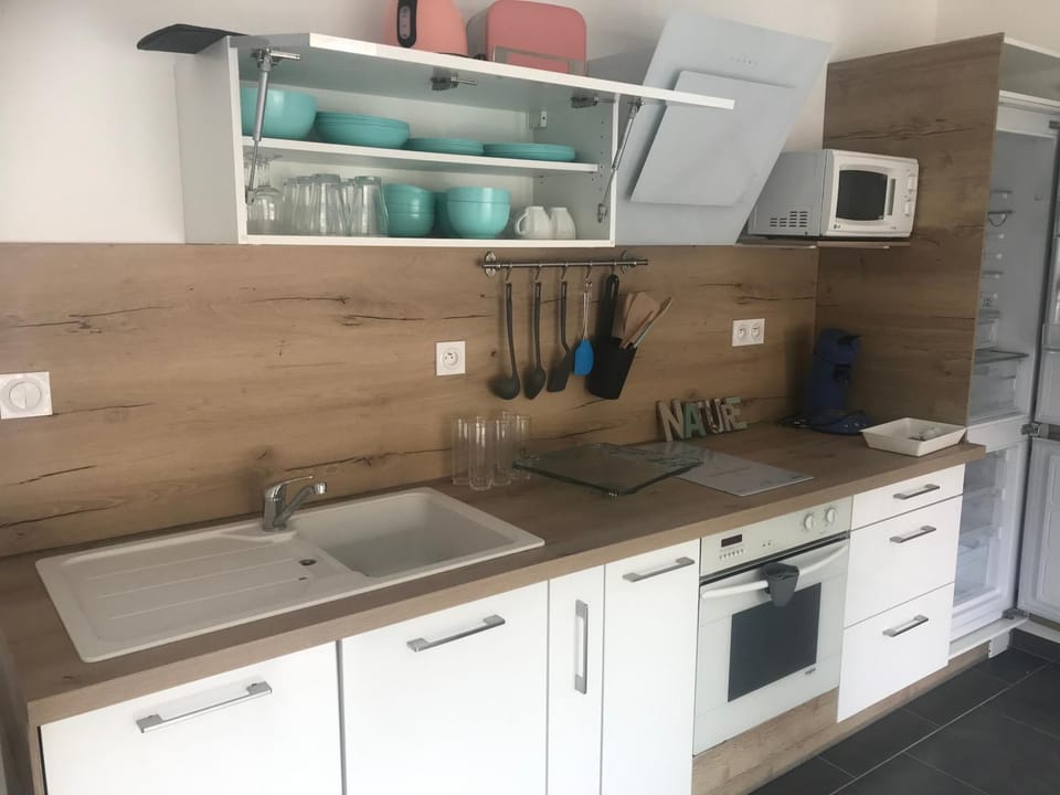 Kitchen or kitchenette, dishwasher, oven, stove