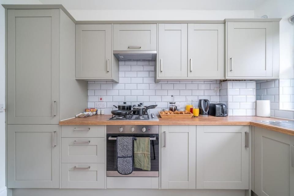 Spacious 2bed flat free parking and garden Apartment in London Borough of Hackney