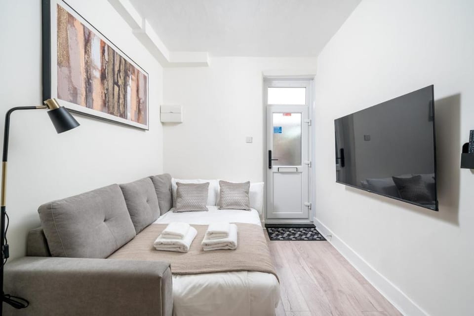 Spacious 2bed flat free parking and garden Apartment in London Borough of Hackney