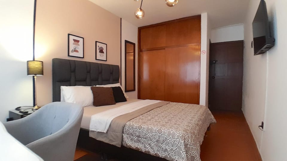 Habitacion Independiente Baño privado en La Macarena Vacation rental in Bogota