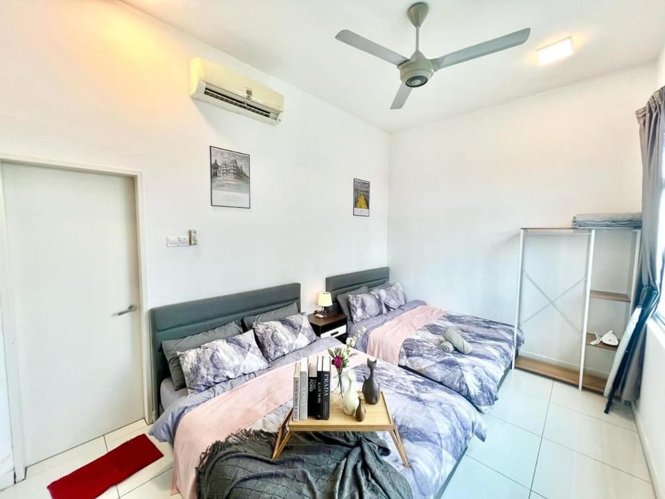 SG 1-6Pax 1Room 4Bed Sky Pod Puchong IOI Mall LRT Apartment in Subang Jaya