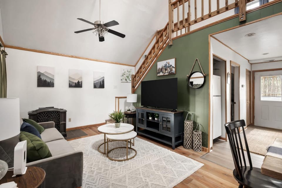 Communal lounge/ TV room, TV and multimedia, Living room, Seating area