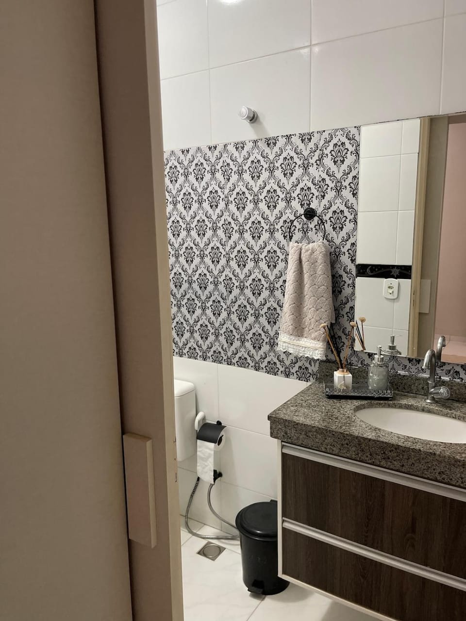 Shower, Toilet, Bathroom, towels