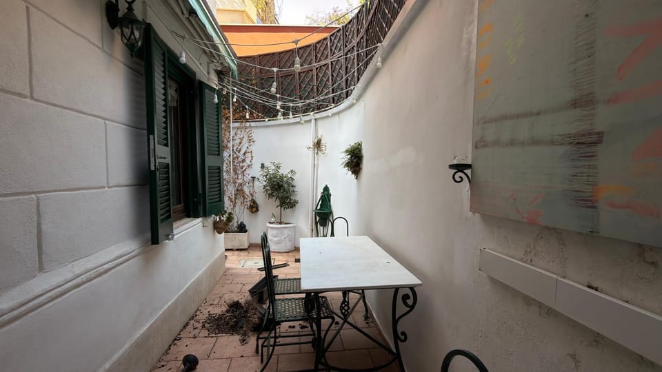 Victoria's place with terrace - San Pietro Station Apartment in Rome