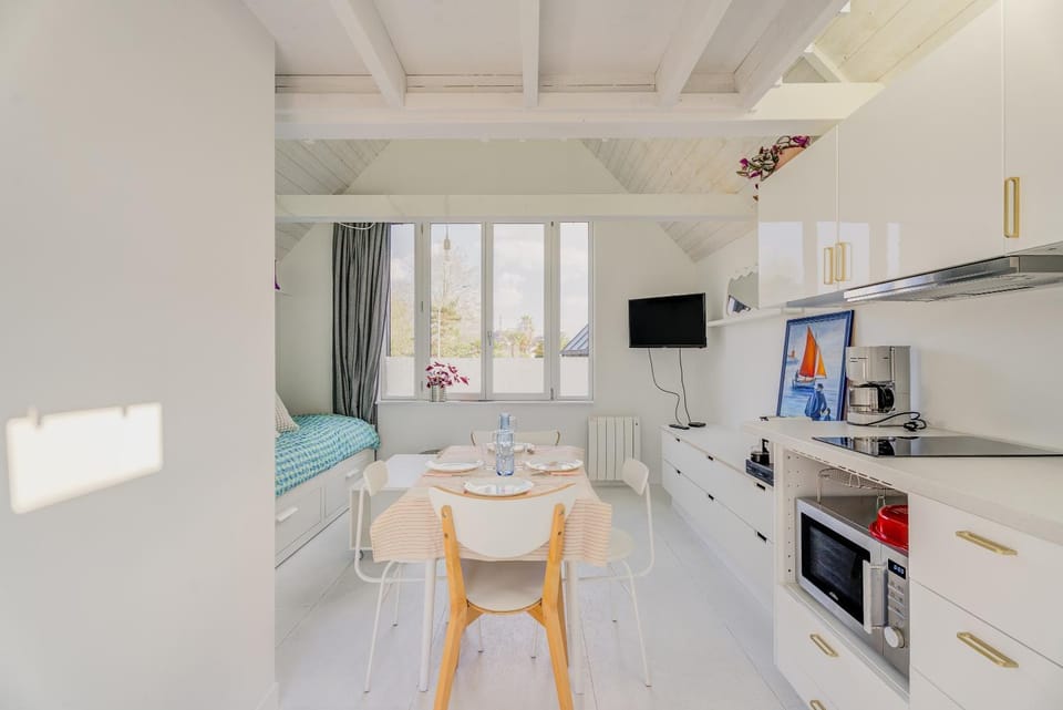 Property building, Kitchen or kitchenette, Living room