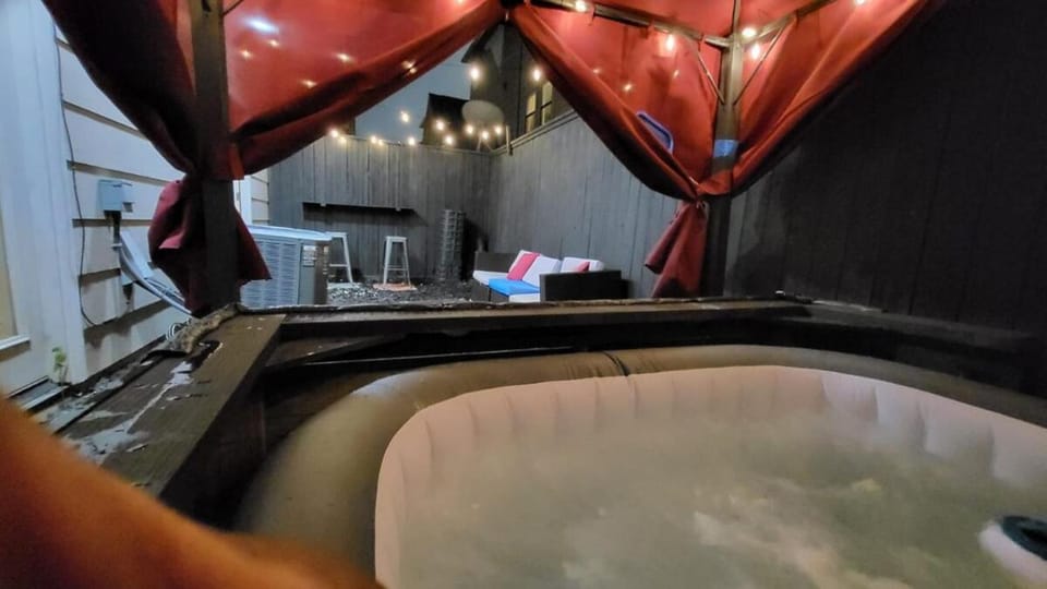Game & Soak Retreat 3BR Private Jacuzzi Pool Table House in Houston