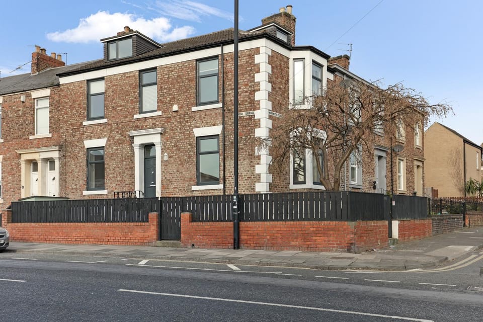 Property building, Day, Neighbourhood, Street view, Location