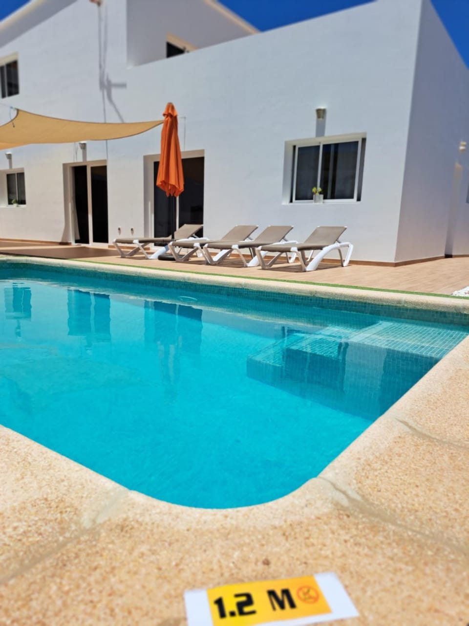 Pool view, Swimming pool, sunbed
