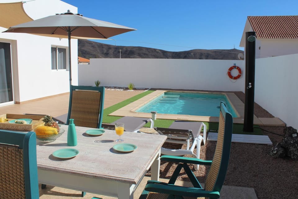 Day, Dining area, Swimming pool