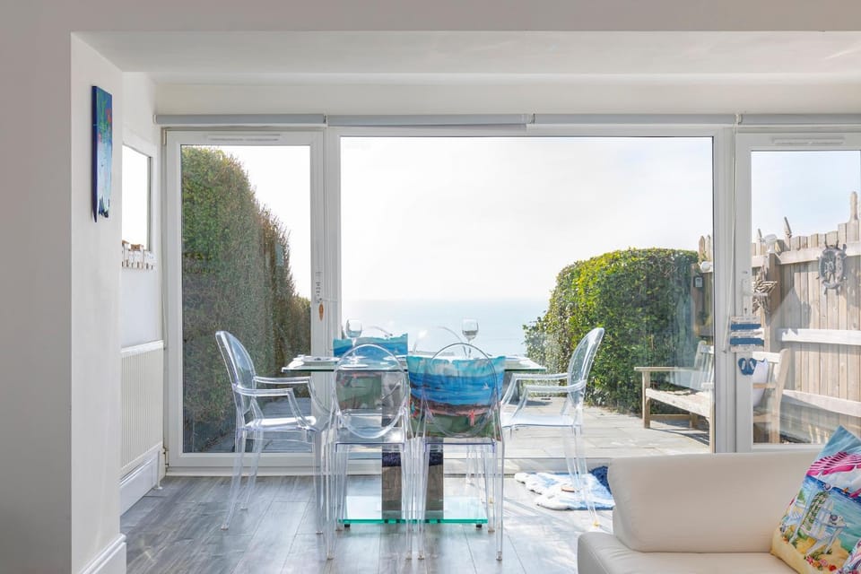 Living room, Dining area, Sea view