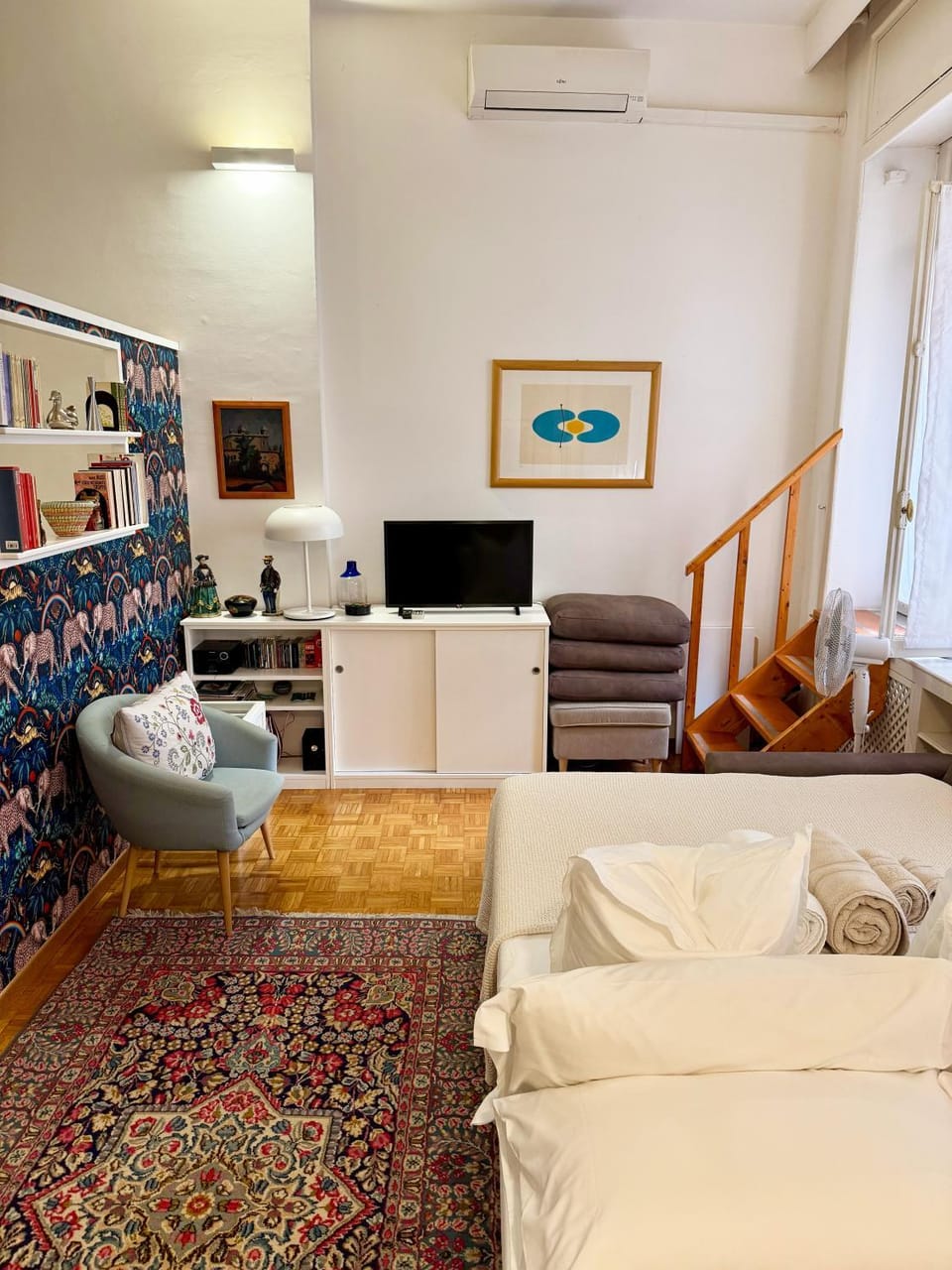 TV and multimedia, Living room, towels, air conditioner